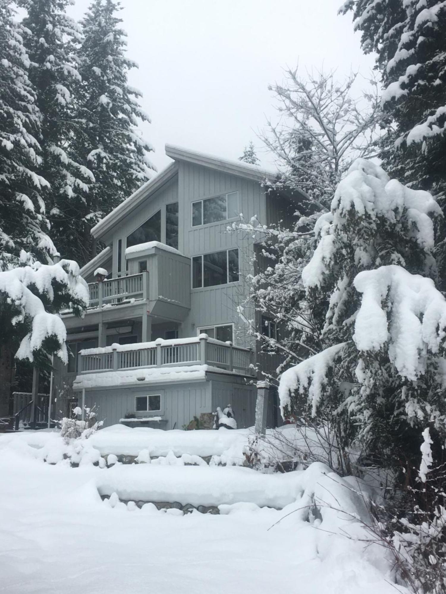 Belle Neige Suites: Whistler Exterior photo